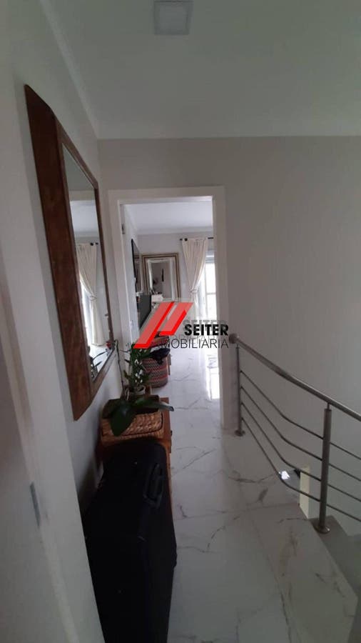 Casa de 4 dormitórios à venda no bairro Rio Vermelho em Florianópolis