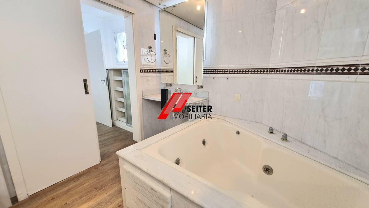 Apartamento de 4 dormitorios a venda Beira Mar Florianopolis