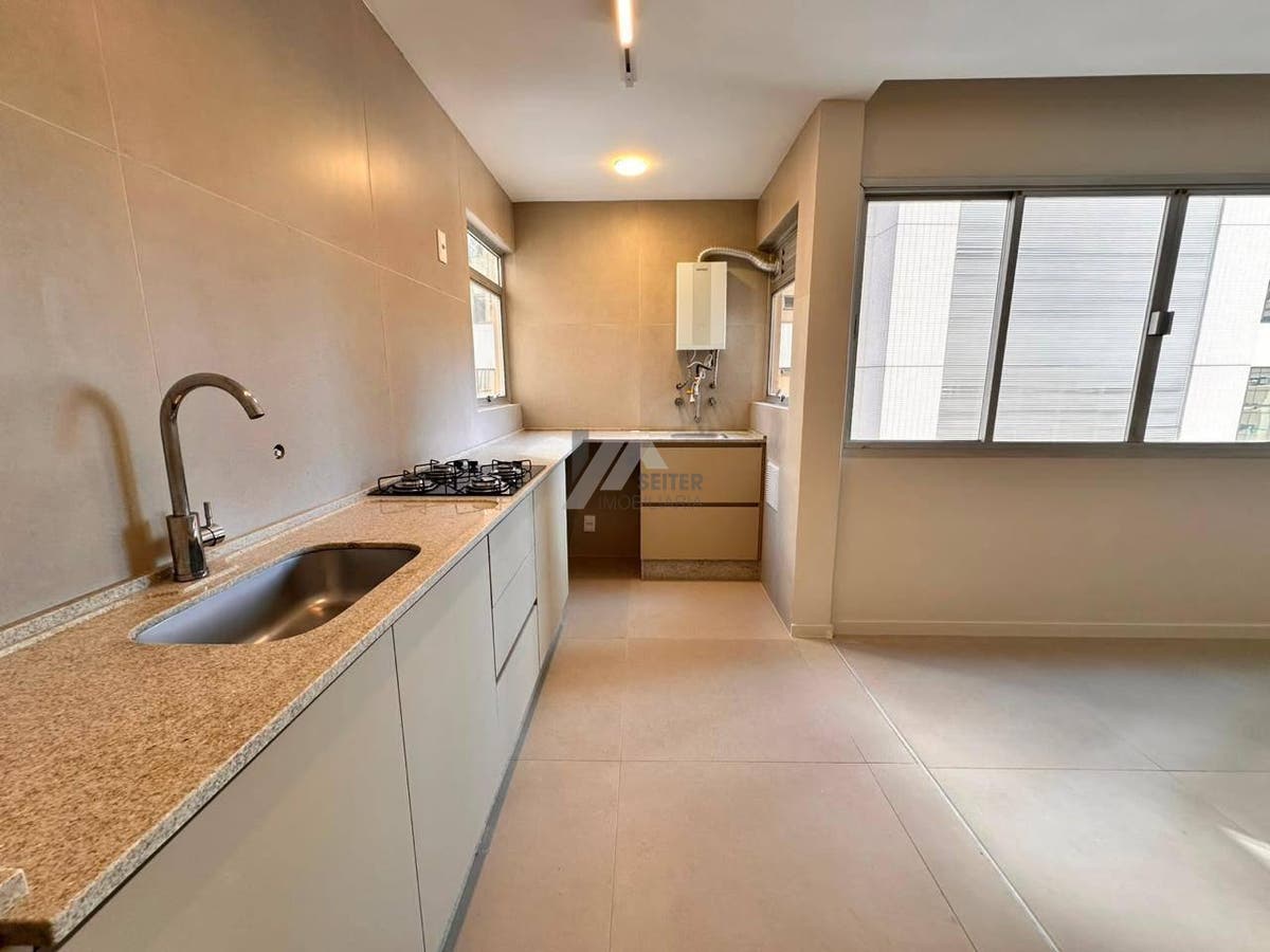 Apartamento a venda com 2 quartos Centro Florianópolis