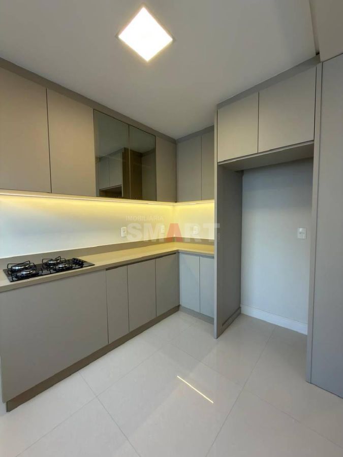 Apartamento no Centro com 3 Suítes e 2 Vagas de Garagem