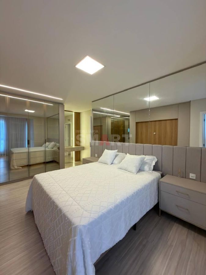 Apartamento no Centro com 3 Suítes e 2 Vagas de Garagem
