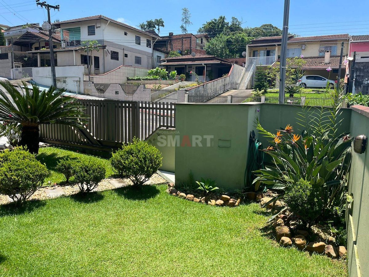 Casa com 1 Suíte e 2 Quartos no Bairro Rau