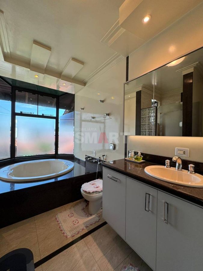 Casa Semimobiliada com 2 Suítes e 1 Quarto no Bairro Vila Nova