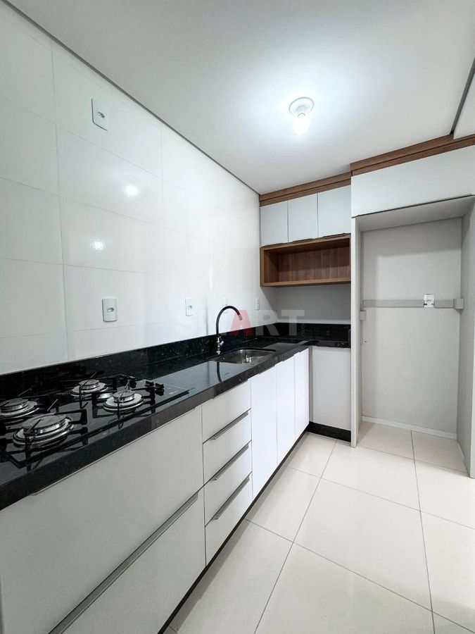 Apartamento Semimobiliado com 2 Quartos no Rau