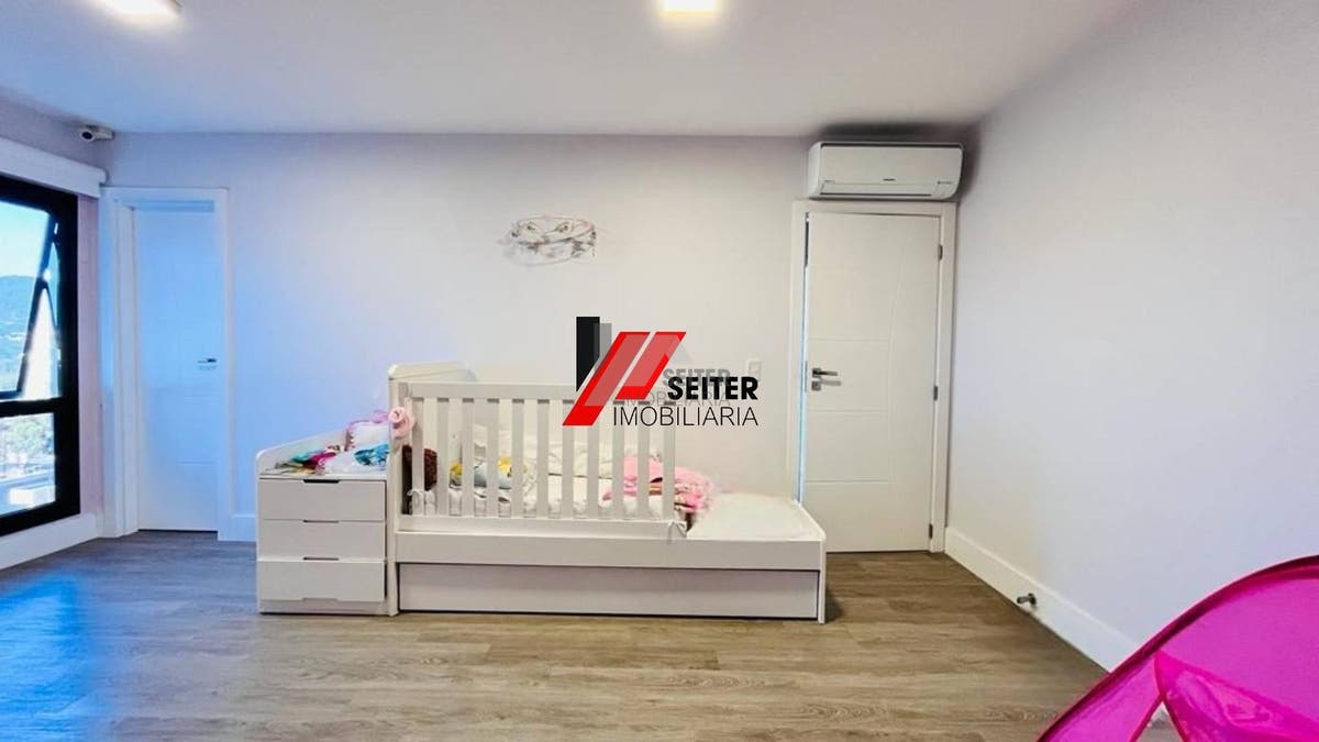 Casa com 4 quartos a venda, 285,77 de área construída Trindade