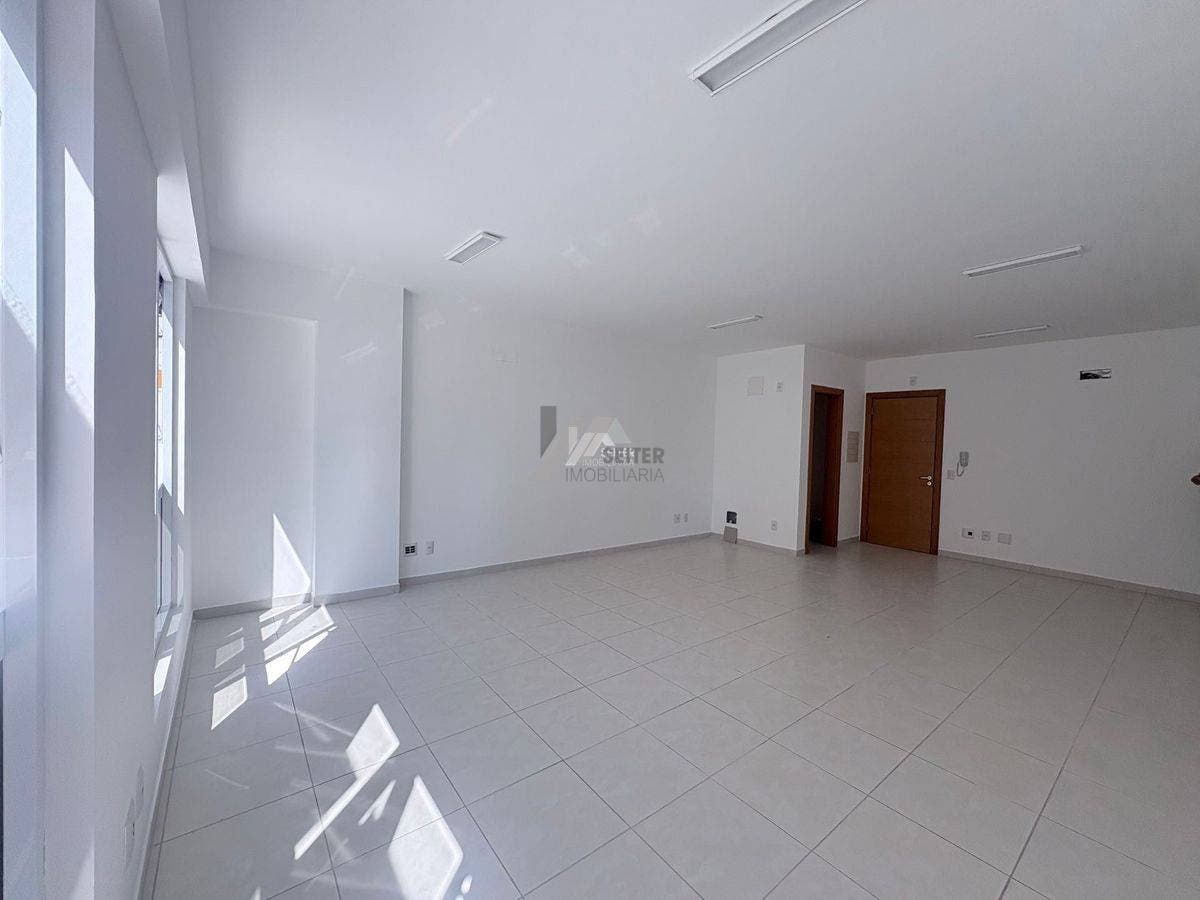 Aluga sala comercial Florianopolis Itacorubi com 42 m2 de área