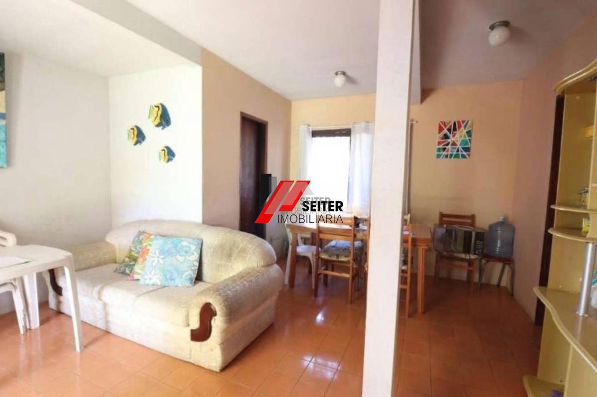 Casa Comercial de 4 Quartos à Venda em Ingleses do Rio Vermelho, Florianópolis-SC. 182m²