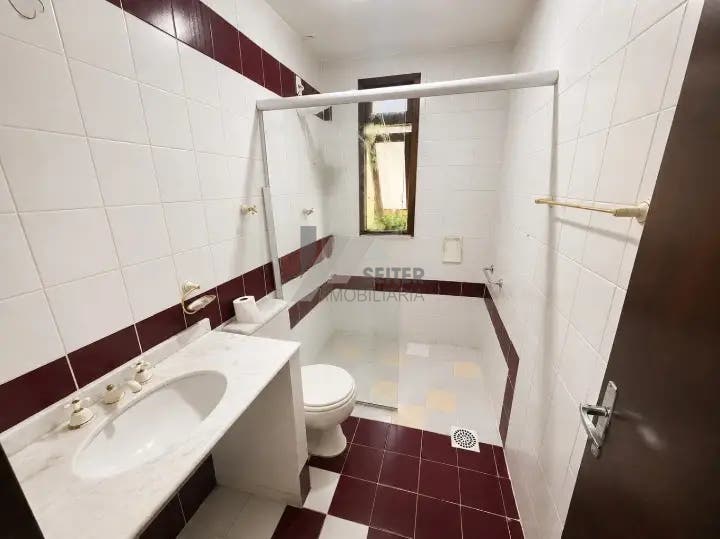 Casa de 5 Quartos no Itacorubi