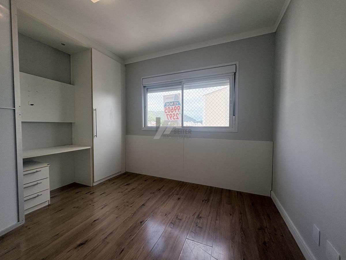Apartamento mobiliado de 4 dormitorios sendo 2 suites com 3 vagas de garagem a venda Itacorubi