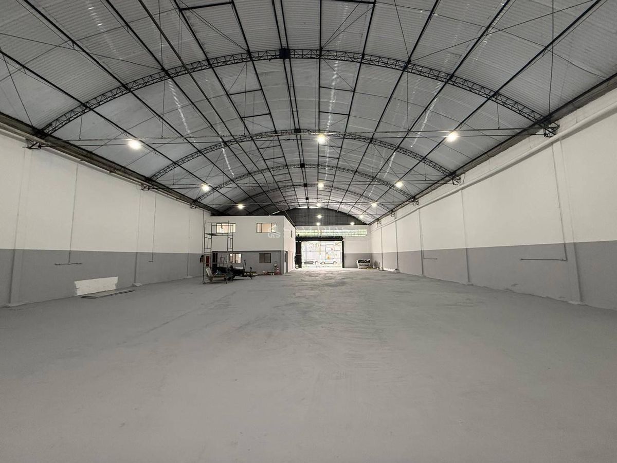 Depósito-Galpão, 1000 m² - Foto 1