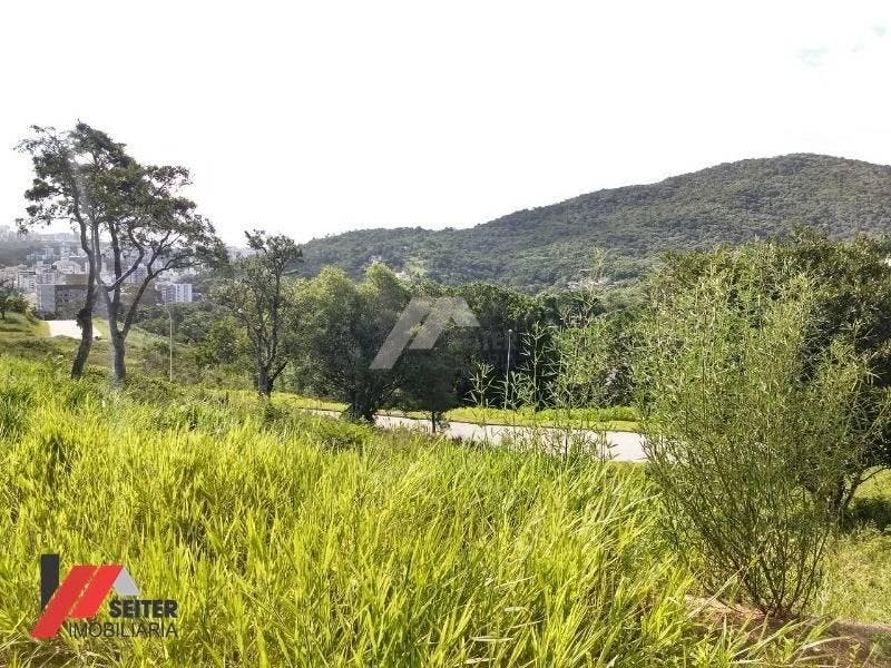 Terreno a venda no bairro Itacorubi com localização privilegiada