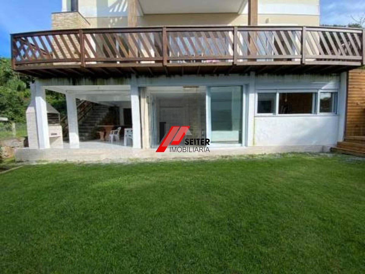 Casa com 4 dormitórios no Campeche