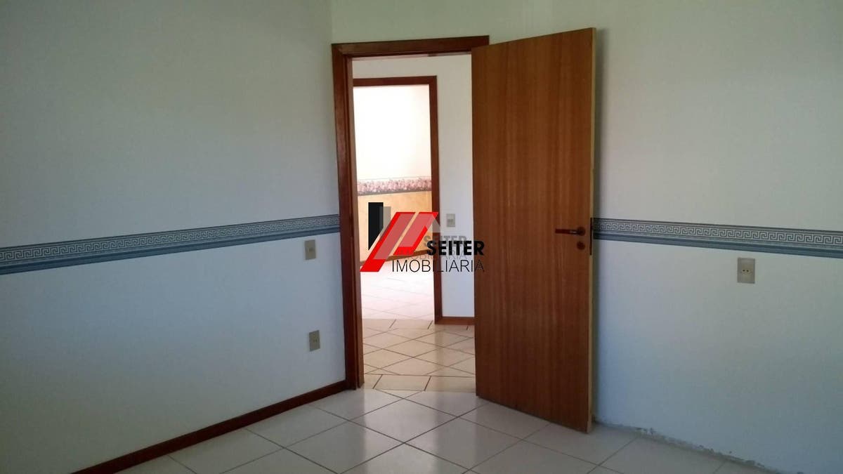 Casa com 4 dormitórios sendo 2 suíte à venda no bairro Pantanal