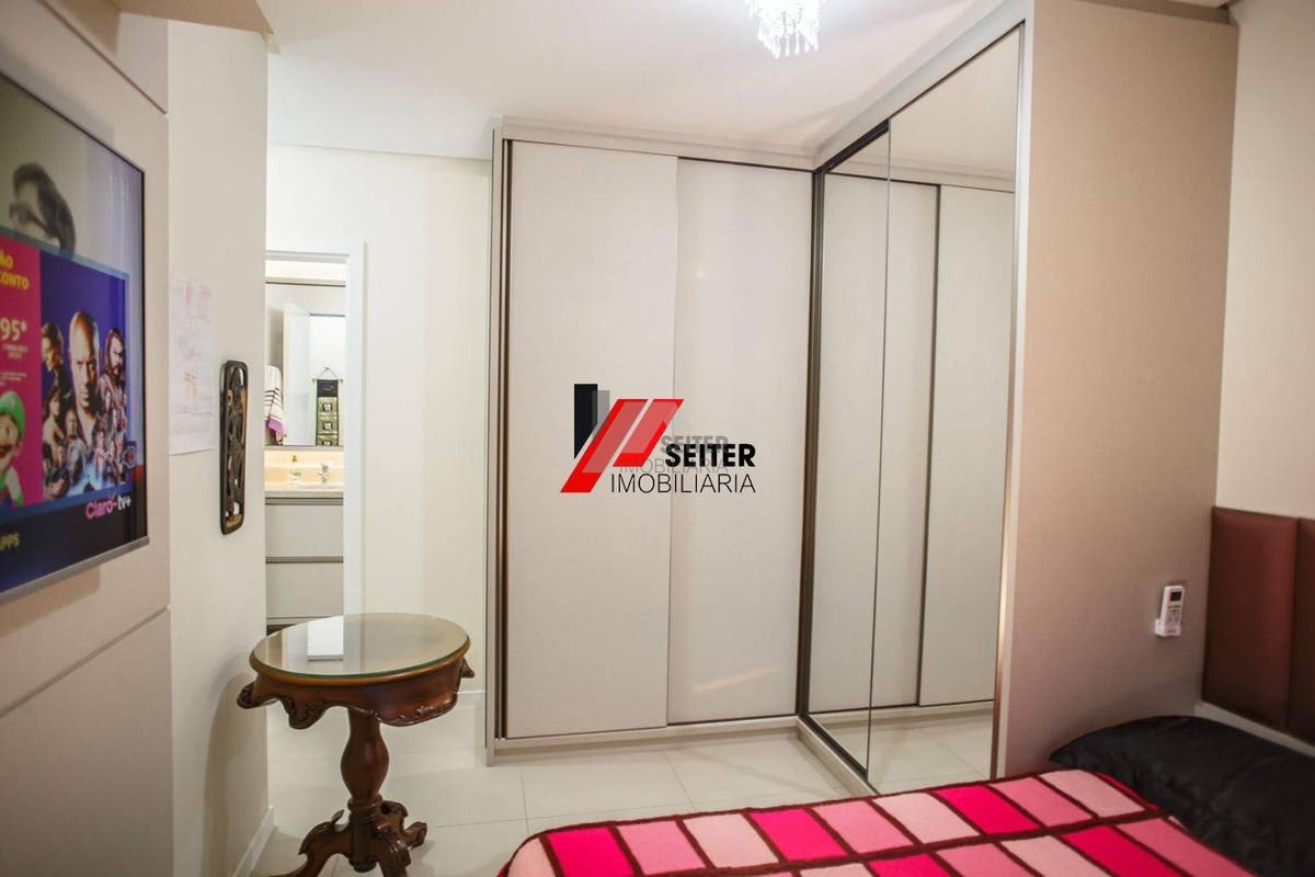 Apartamento à venda no bairro Trindade em Florianópolis.