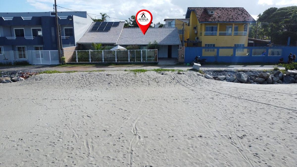 Casa frente mar, 4 quartos com piscina, mariluz
