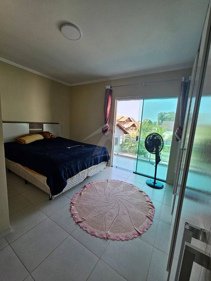 Sobrado, 3 quartos sendo 1 suíte, centro
