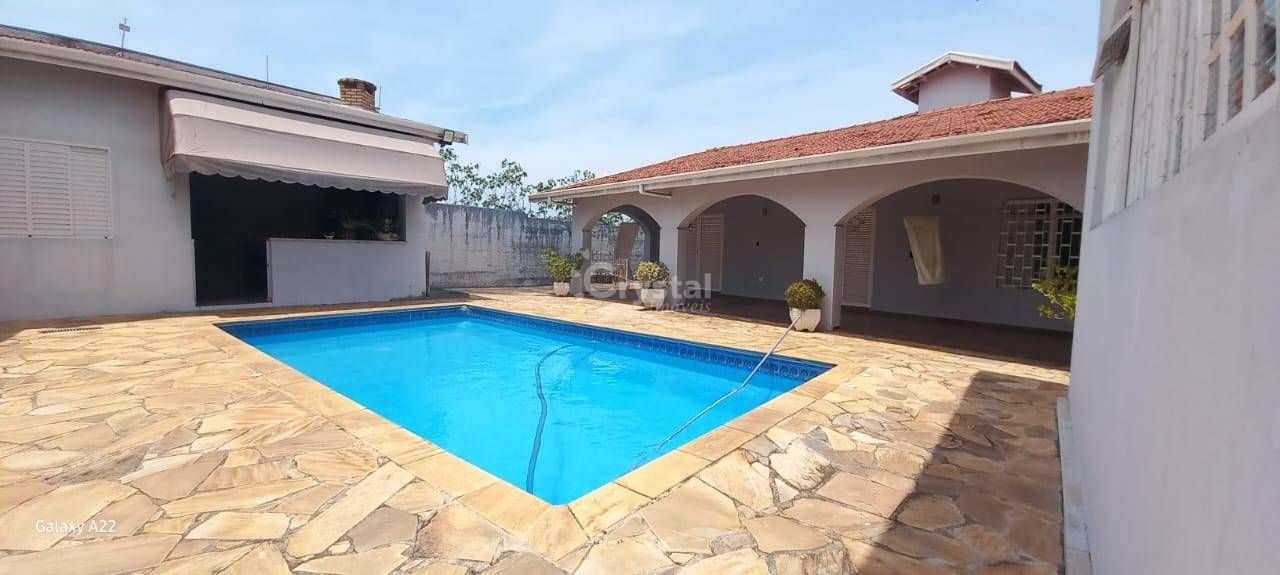 Casa à Venda com 3 Quartos, Edícula com Apartamento, Piscina e Garagem para 6 Carros em Jardim Boa Vista - Avaré. Foto 2