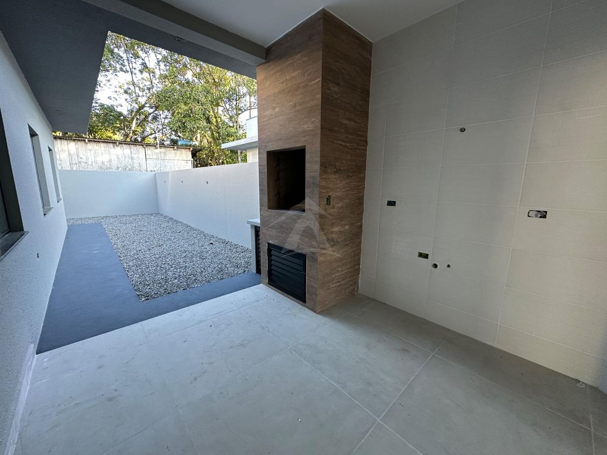 Casa, 3 quartos sendo 1 suíte, centro