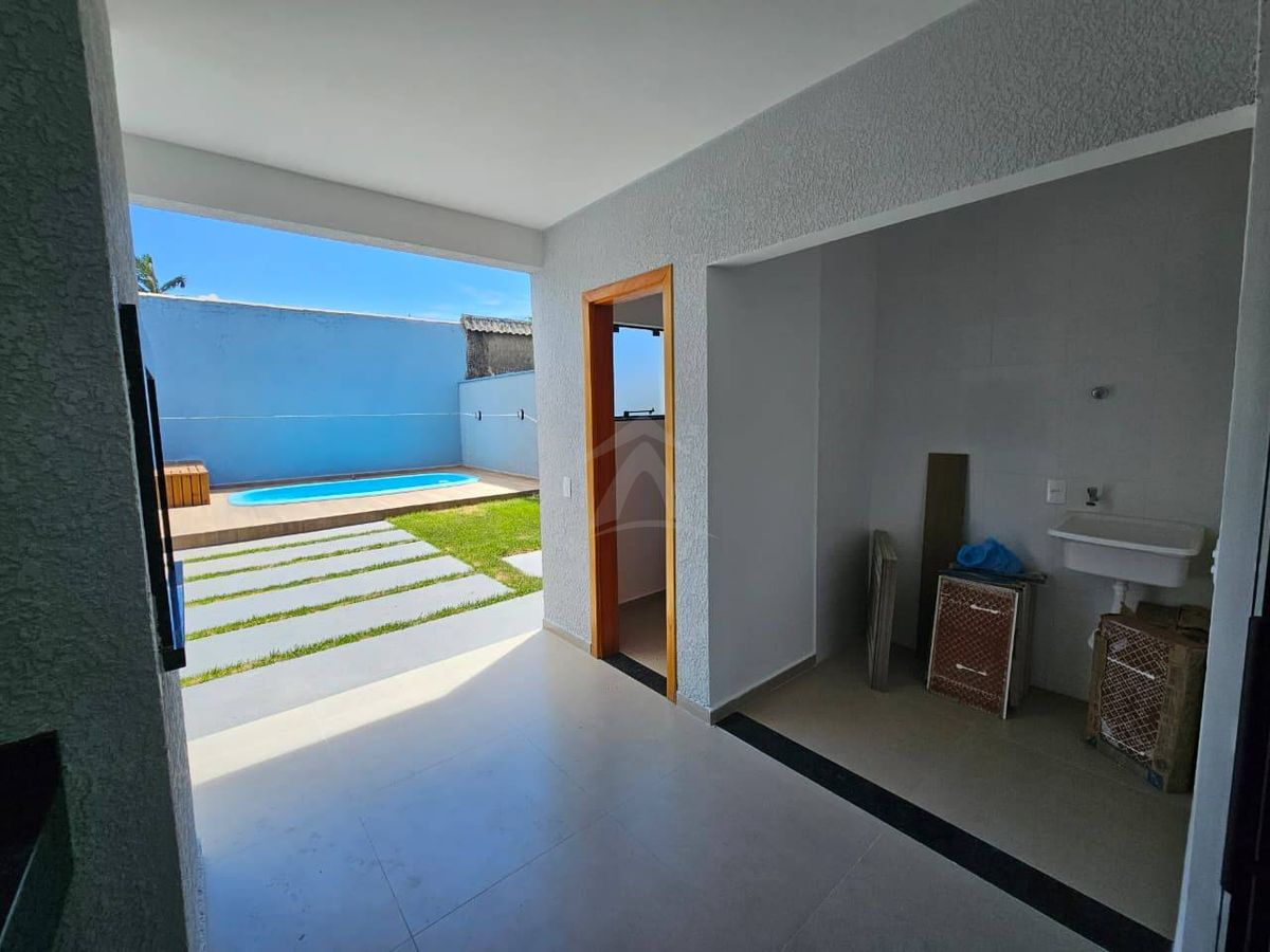 Casa com piscina, 3 quartos sendo 1 suíte, barra do saí