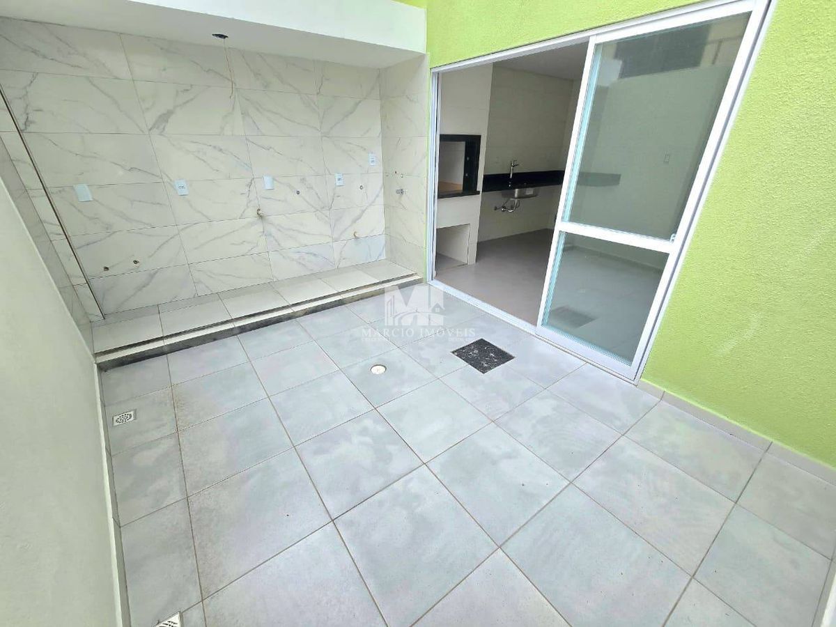 Triplex com 4 suítes em cond fechado