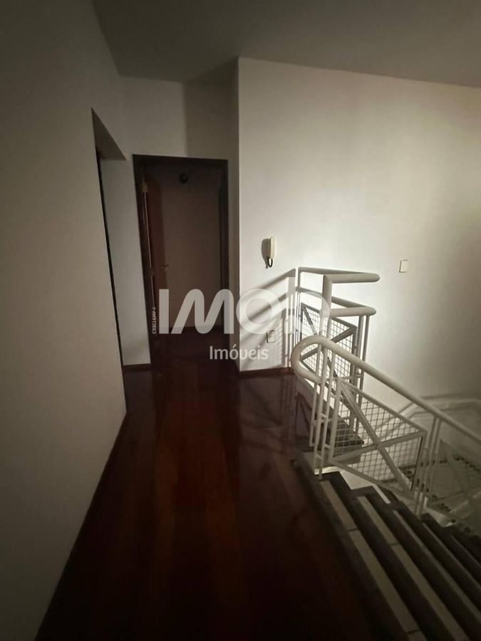 Casa com suíte master + 4 quartos, centro