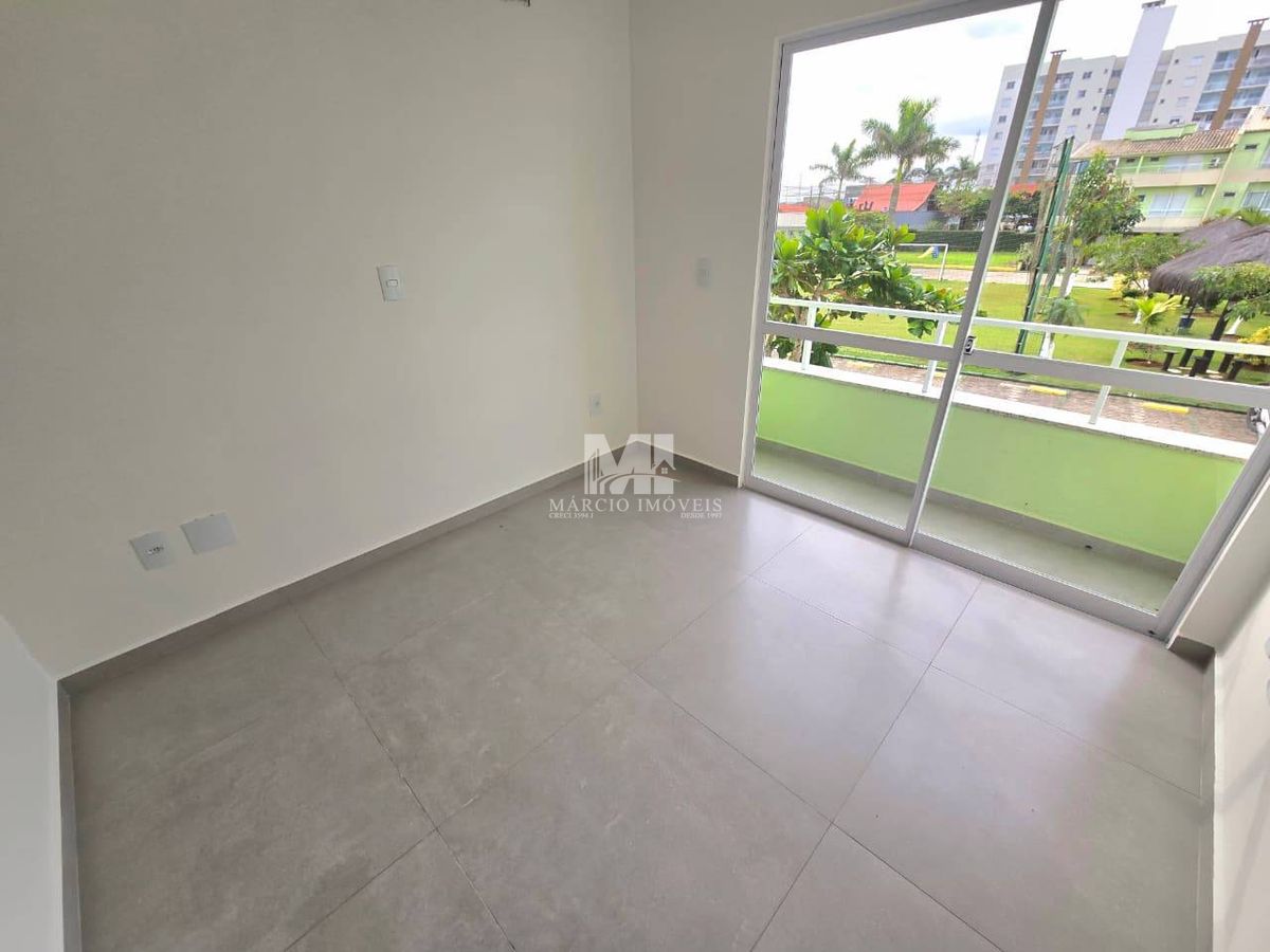 Triplex com 4 suítes em cond fechado