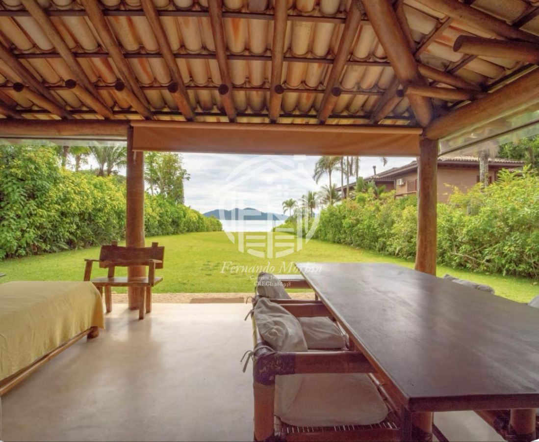 Casa Pé na Areia em Ubatuba | Praia Exclusiva, Privacidade e Exclusividade em Condomínio de Apenas 7 Casas