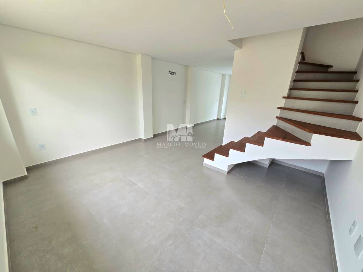 Triplex com 4 suítes em cond fechado