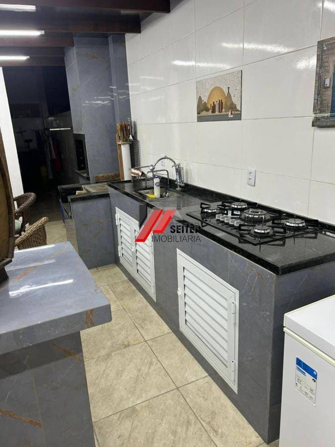 Casa de Alto Padrão com 280m² à Venda na Pedra branca: 4 Quartos 1 Suíte Área Gourmet e Piscina com Spa!