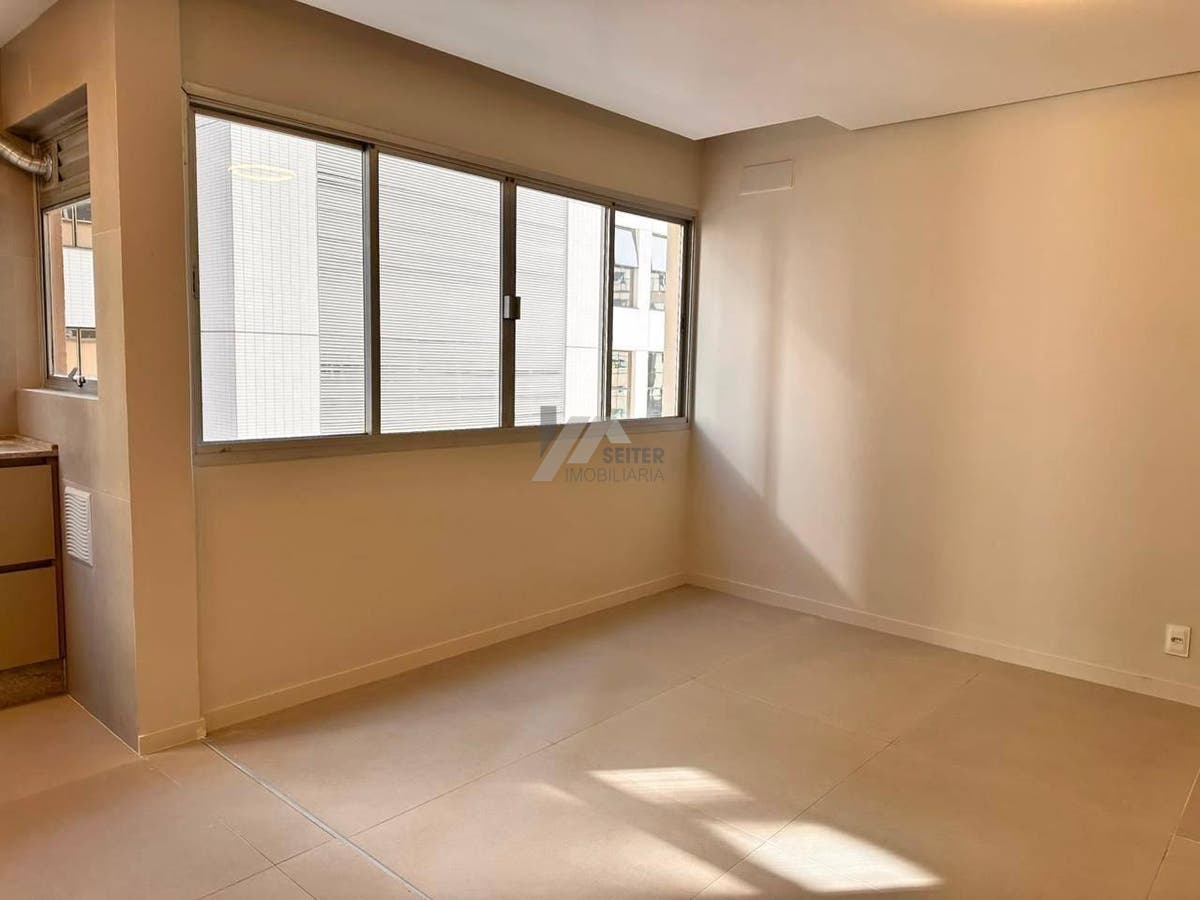 Apartamento a venda com 2 quartos Centro Florianópolis