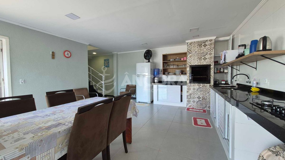 Casa, 4 quartos, 243 m² - Foto 2