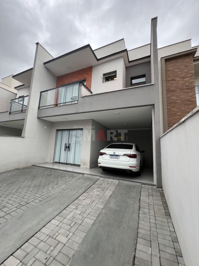 Sobrado Geminado com 1 Suíte + 2 Dormitórios em Três Rios do Sul