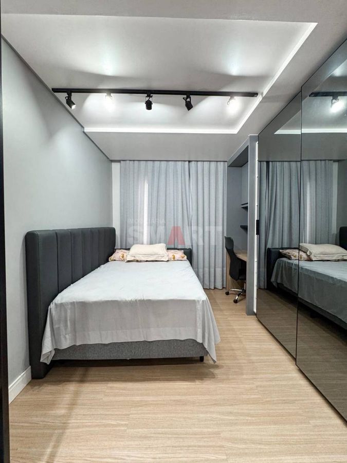 Casa com Piscina no Czerniewicz com 1 Suite e 2 Quartos