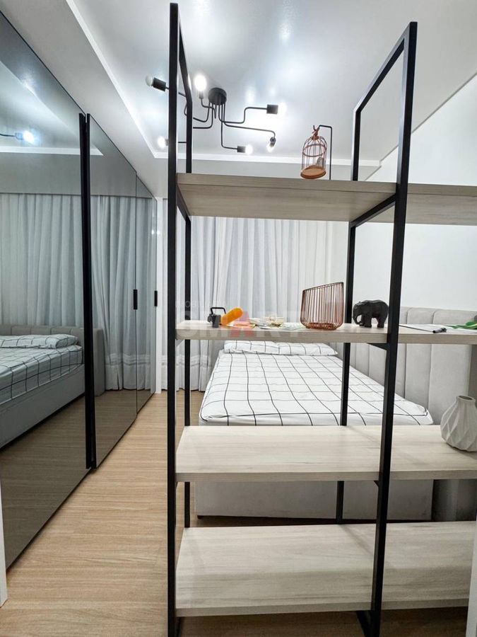 Casa com Piscina no Czerniewicz com 1 Suite e 2 Quartos