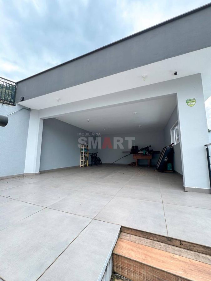 Casa com Piscina no Czerniewicz com 1 Suite e 2 Quartos