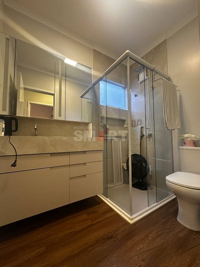 Geminado com 3 quartos e piscina semimobiliado