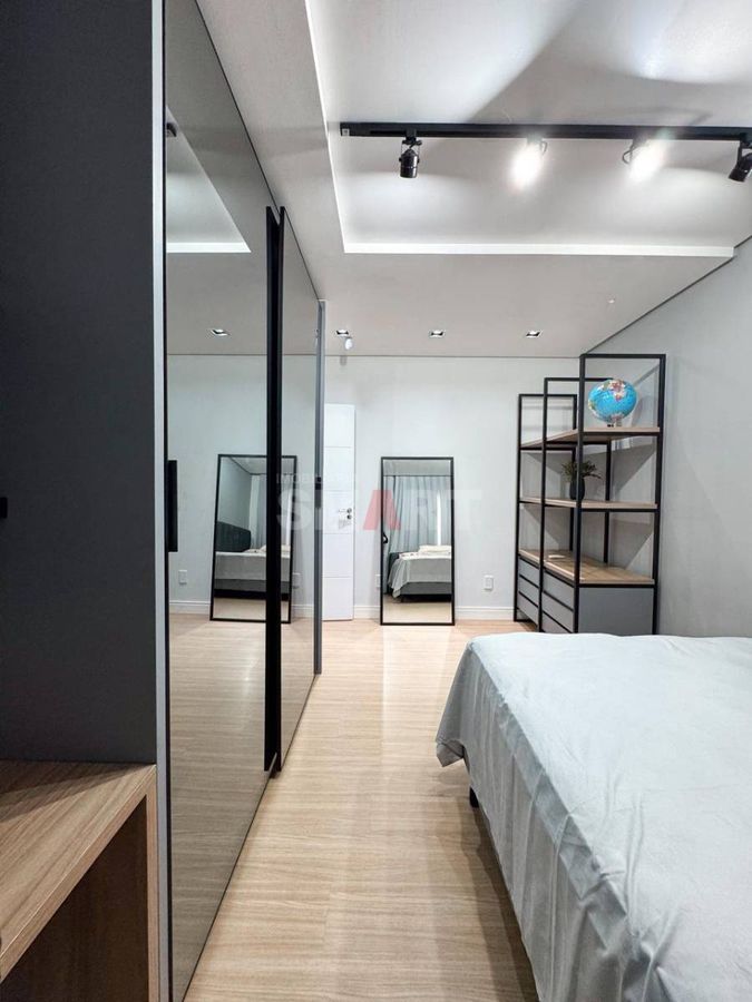 Casa com Piscina no Czerniewicz com 1 Suite e 2 Quartos
