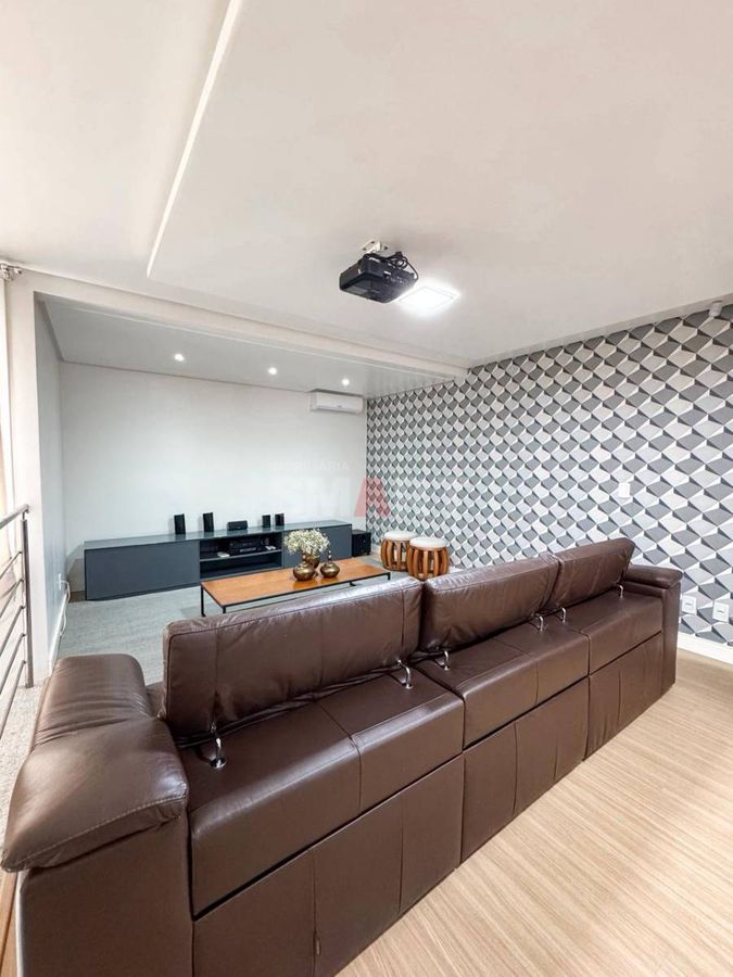 Casa com Piscina no Czerniewicz com 1 Suite e 2 Quartos