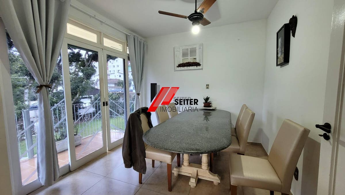 Casa com 4 quatro quartos para locação trindade florianópolis