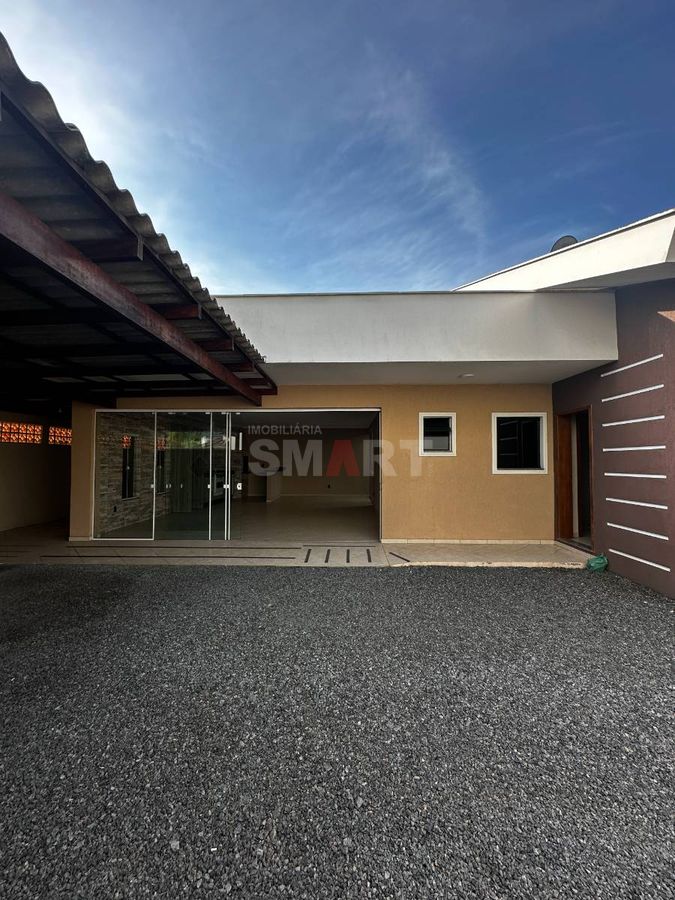 Casa Semimobiliada Suíte + 02 Dormitórios em Três Rios
