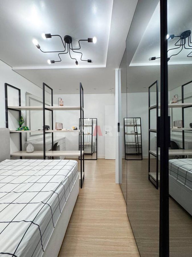 Casa com Piscina no Czerniewicz com 1 Suite e 2 Quartos
