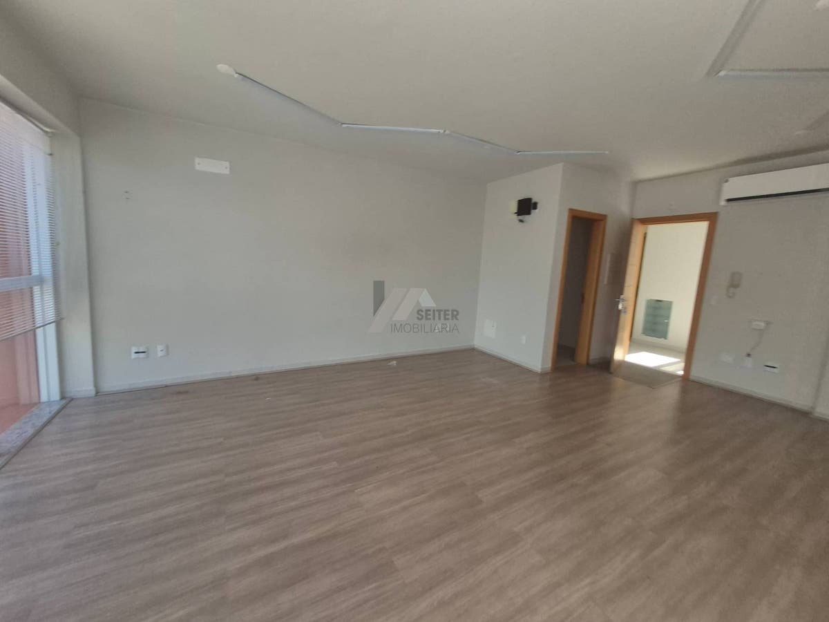 Sala comercial a venda no bairro Itacorubi com 37 m2 de área