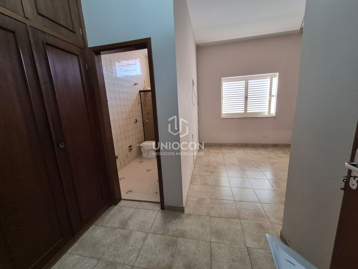 Casa, 3 quartos, 215 m² - Foto 4