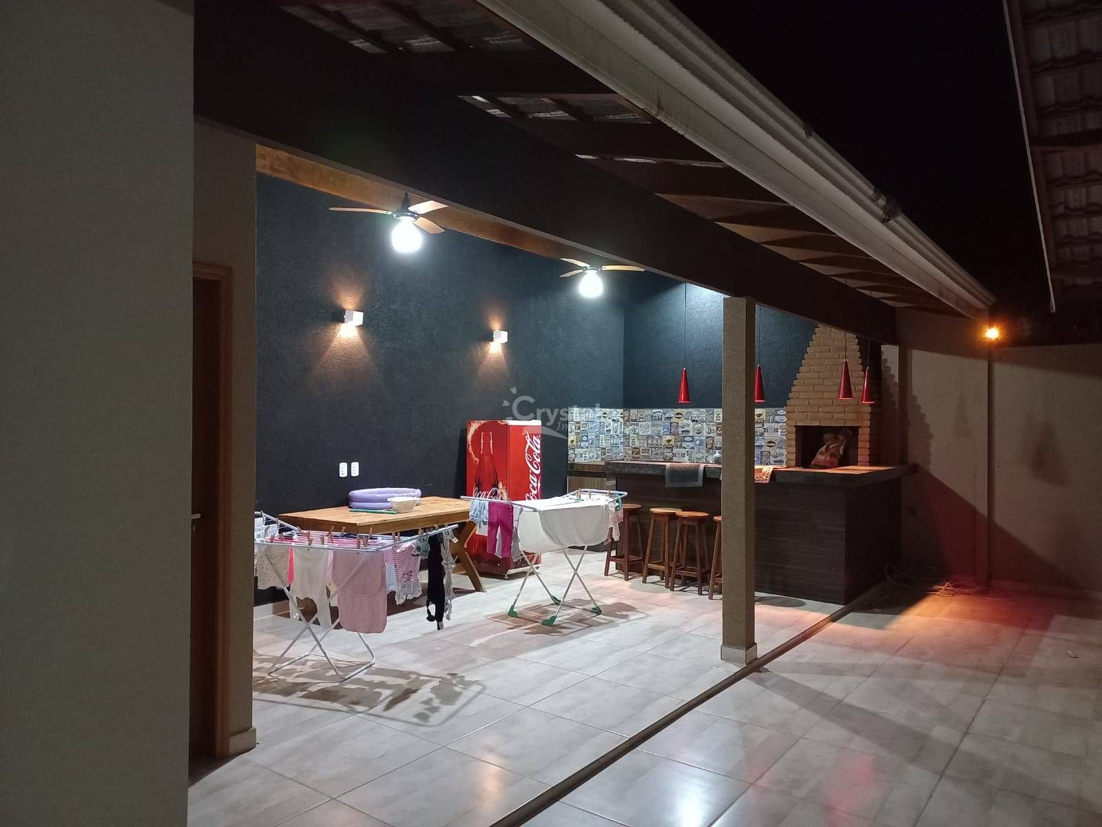 Casa com 1 suíte, 1 quarto e edícula com churrasqueira, quarto e lavabo à venda em São Rogério - Avaré. Foto 2