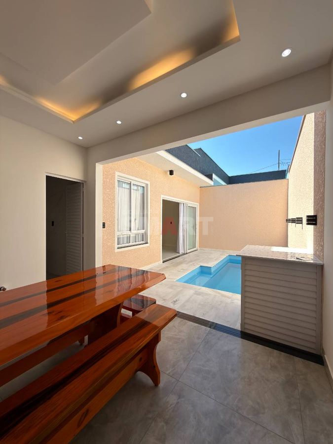 Casa Geminada com 1 Suíte + 2 Quartos + Piscina + Área de Festas Fechada