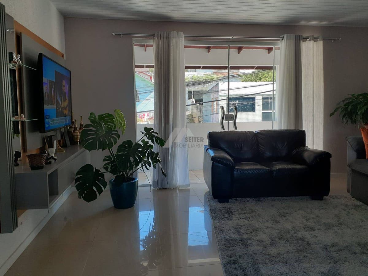 Casa com 6 quartos Córrego Grande Florianópolis
