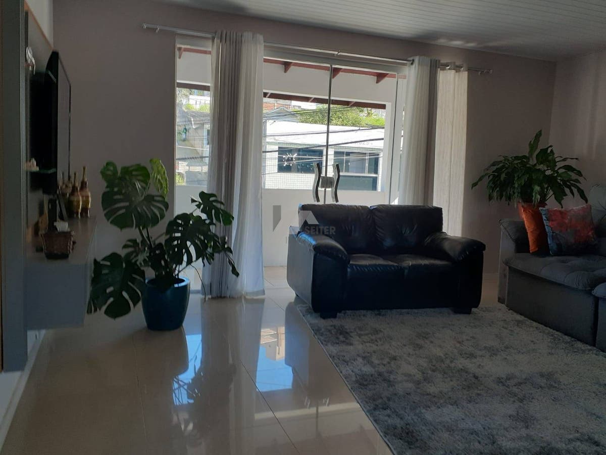 Casa com 6 quartos Córrego Grande Florianópolis