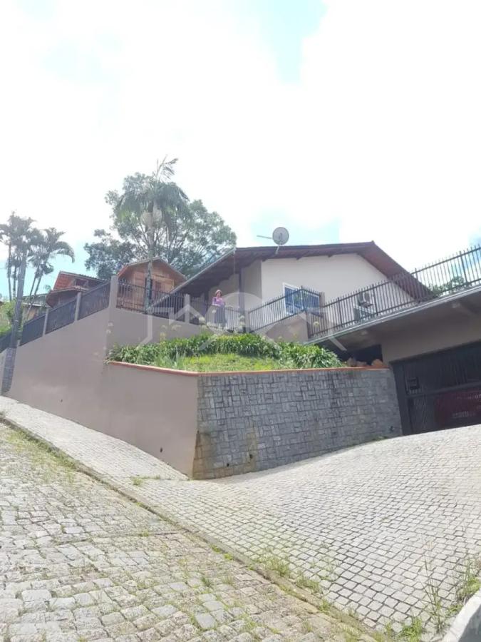 Casa, 3 quartos, 235 m² - Foto 1