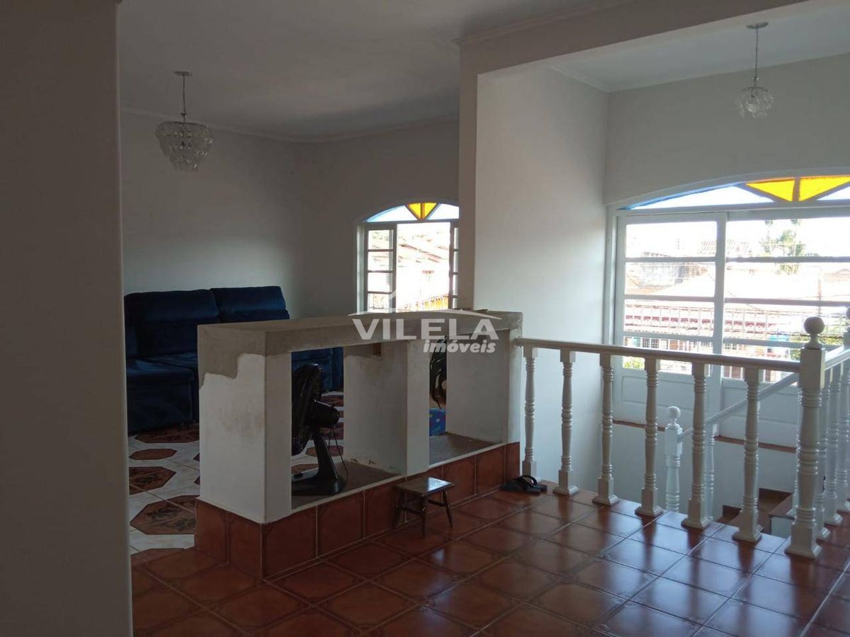 Casa a poucos metros da praia indaia
