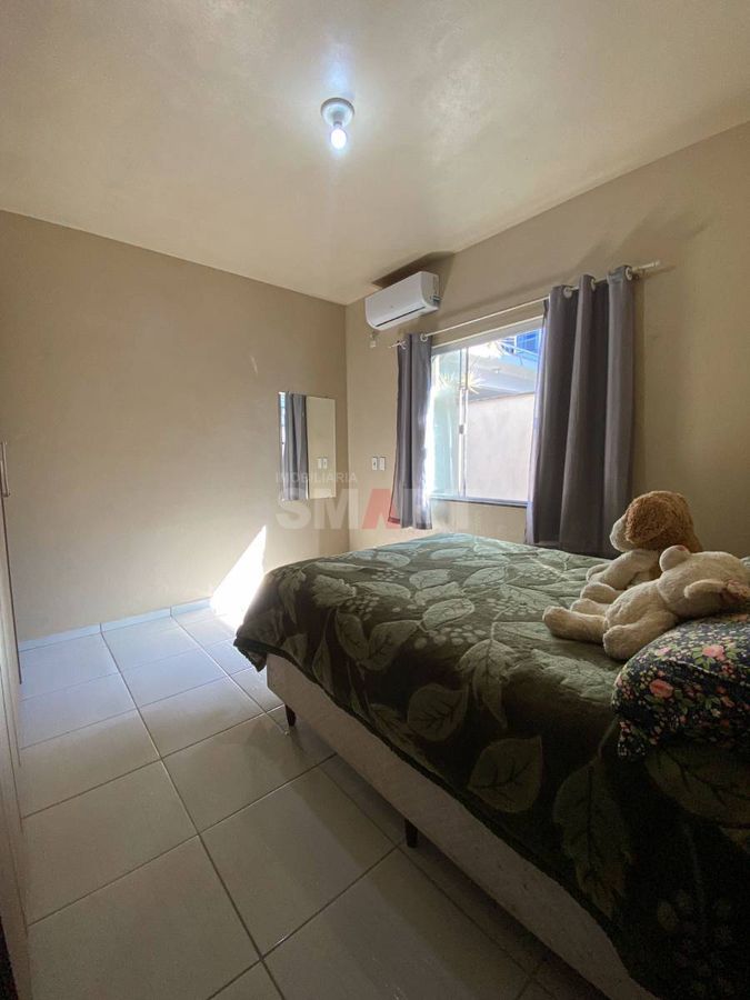 Apartamento Semimobiliado com 2 Quartos no Rau